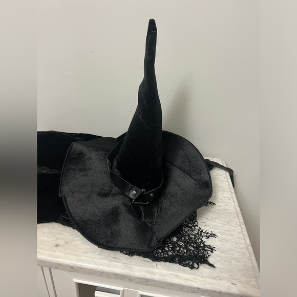 Sexy crafty witch costume - Picture 8 of 8